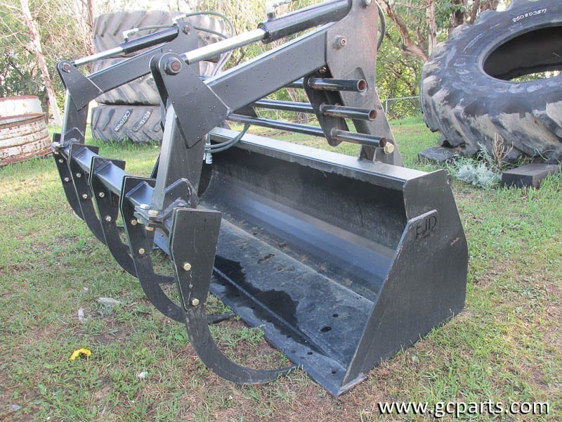 NEW 8FT BUCKET W/ GRAPPLE